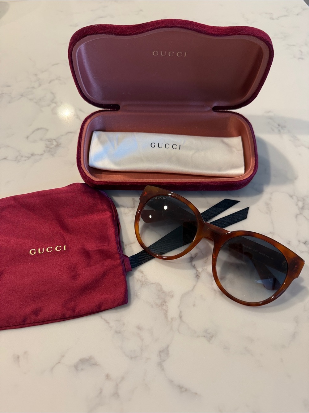Gucci Tortoiseshell Round Women's Sunglasses with Burgundy soft and hard case - Picture 2 of 8